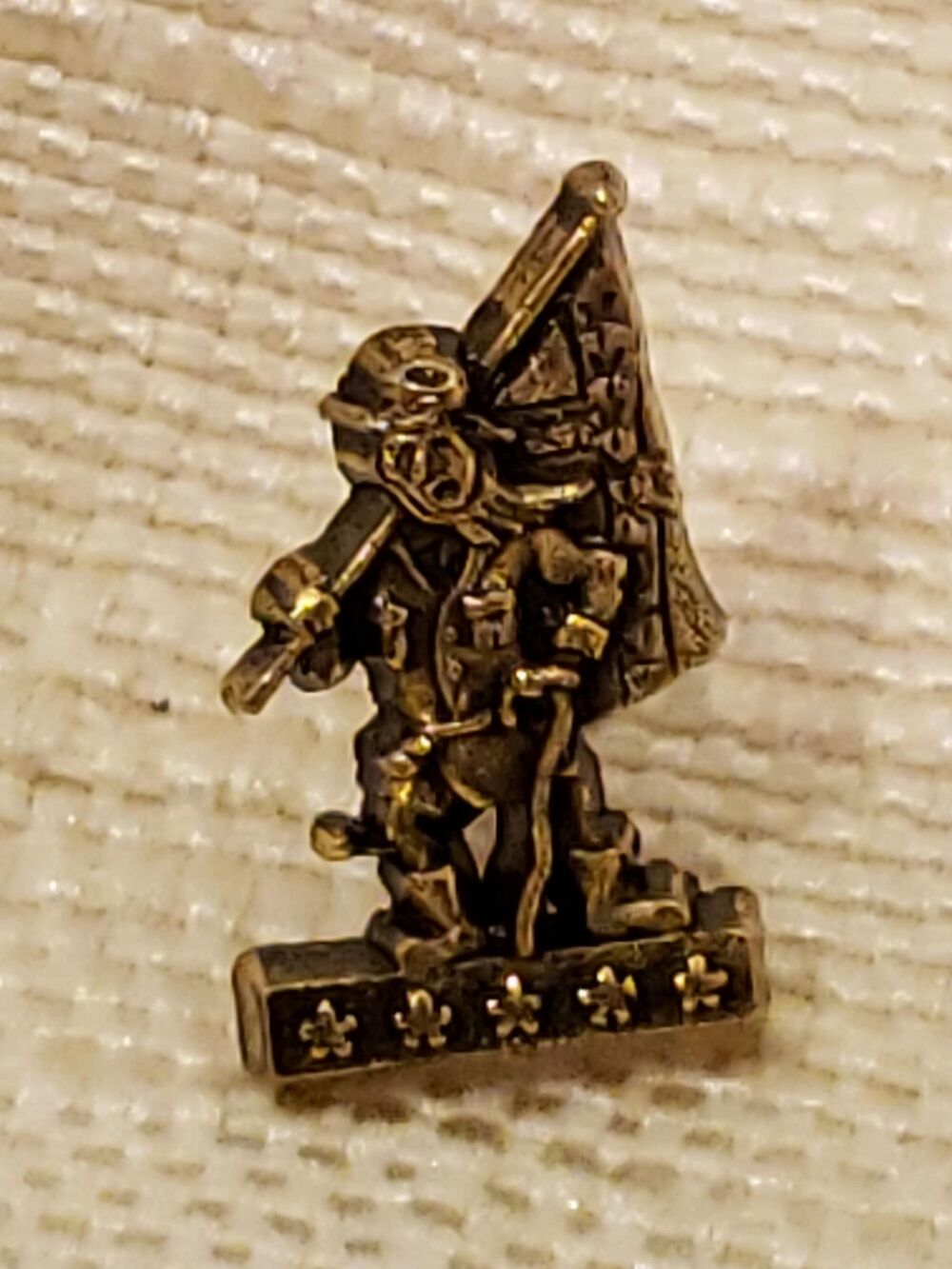 Vintage Simmons Gold Tone Metal Tie Tack Push Pin w/Bar, Old Fashion Soldier
